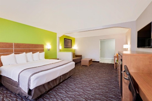 Days Inn & Suites by Wyndham Arcata image 5